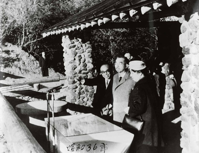 1961年10月12日、昭和天皇、皇后両陛下の御宿泊所となる